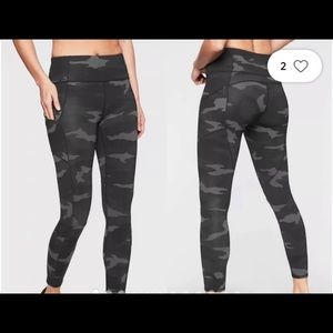Athleta 7/8 camo leggings. Size large.